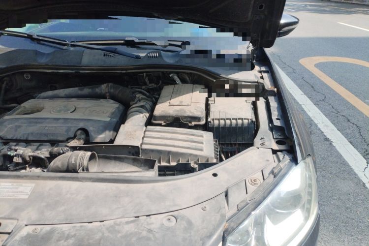 Used Volkswagen Magotan 2013 1.8TSI Luxury Model Engine Bay Left