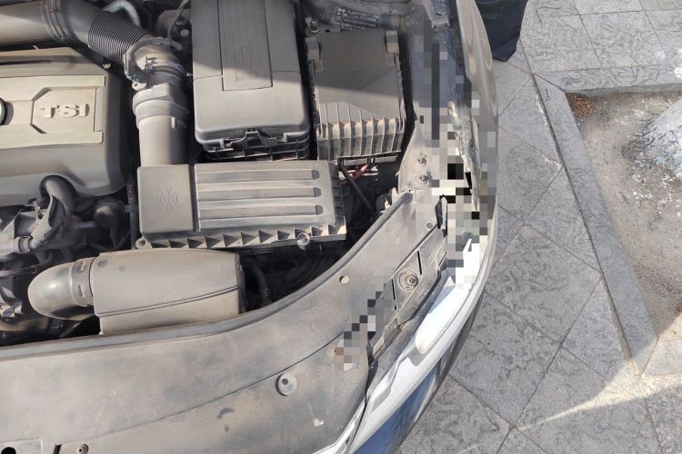 Used Volkswagen Magotan 2013 1.8TSI Prestige Model Engine Bay Left