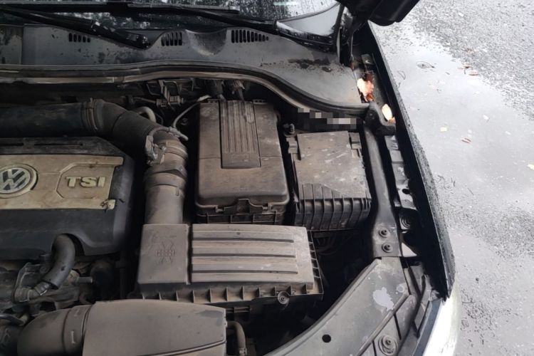 Used Volkswagen Magotan 2013 1.8TSI Luxury Model Engine Bay Left