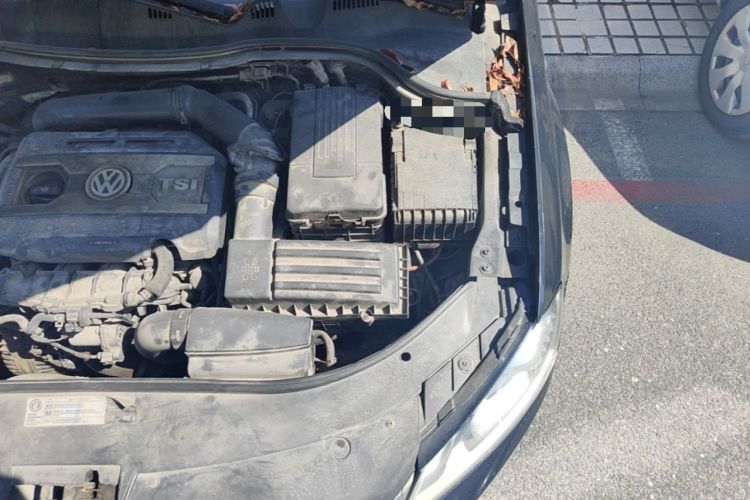 Used Volkswagen Magotan 2013 2.0 TSI Luxury Model Engine Bay Left