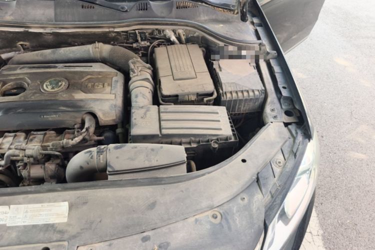 Used Volkswagen Magotan 2013 1.8TSI Premier Model Engine Bay Left