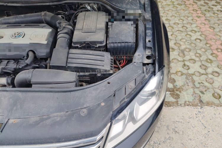 Used Volkswagen Magotan 2013 1.8TSI Luxury Model Engine Bay Left