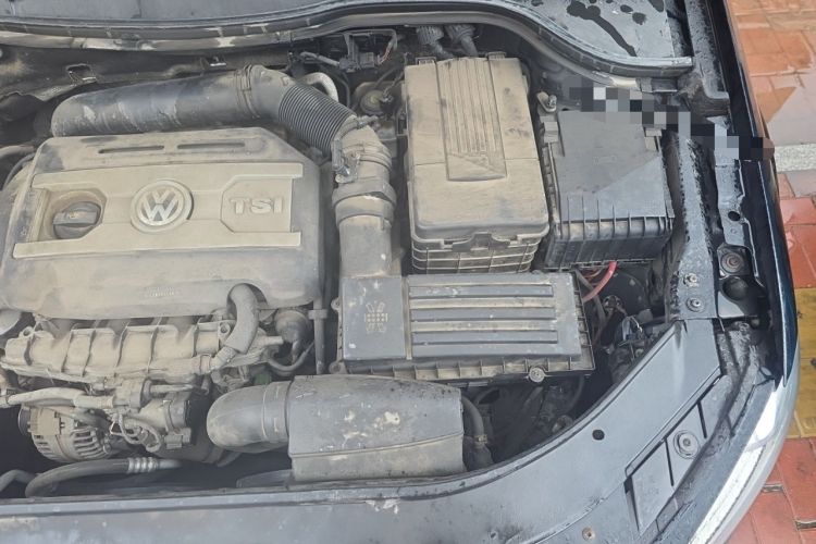 Used Volkswagen Magotan 2013 2.0 TSI Prestige Model Engine Bay Left