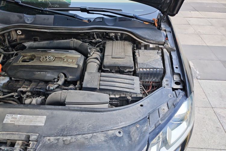 Used Volkswagen Magotan 2013 2.0 TSI Prestige Model Engine Bay Left