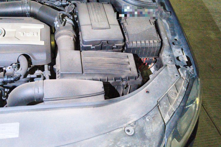 Used Volkswagen Magotan 2013 1.8TSI Premier Model Engine Bay Left
