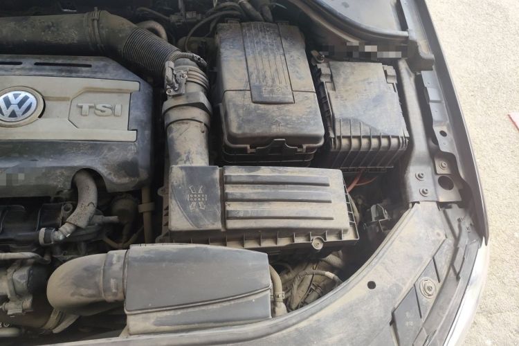 Used Volkswagen Magotan 2013 2.0 TSI Prestige Model Engine Bay Left