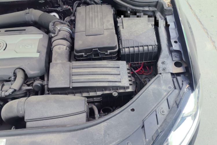 Used Volkswagen Magotan 2013 1.8TSI Luxury Model Engine Bay Left