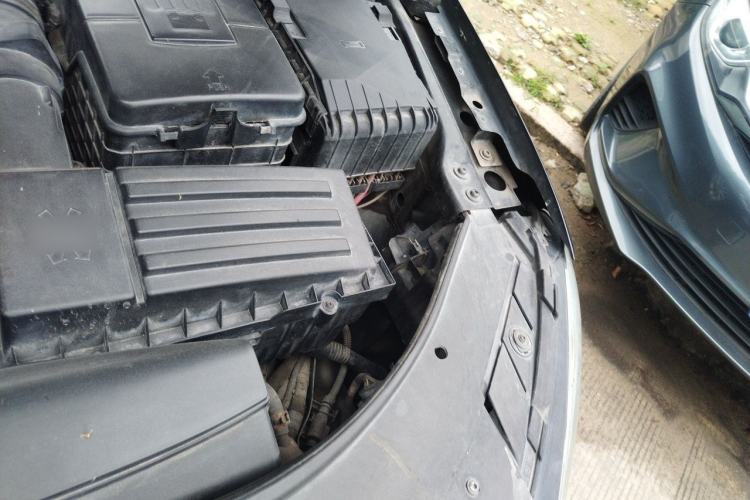 Used Volkswagen Magotan 2013 1.8TSI Luxury Model Engine Bay Left