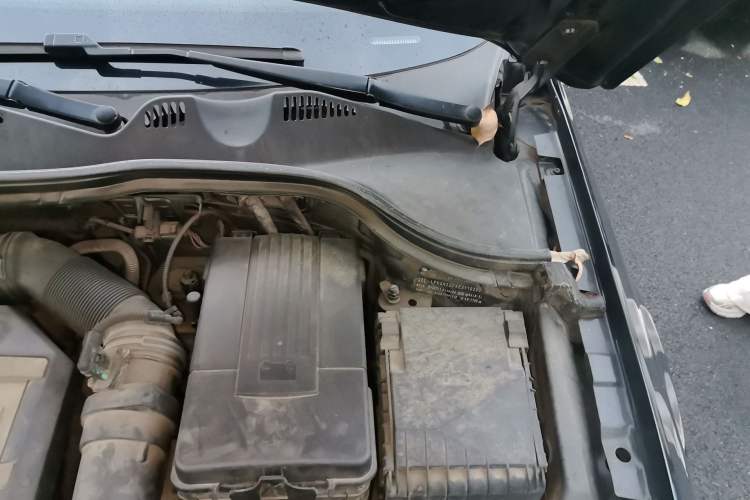 Used Volkswagen Magotan 2013 1.8TSI Premier Model Engine Bay Left