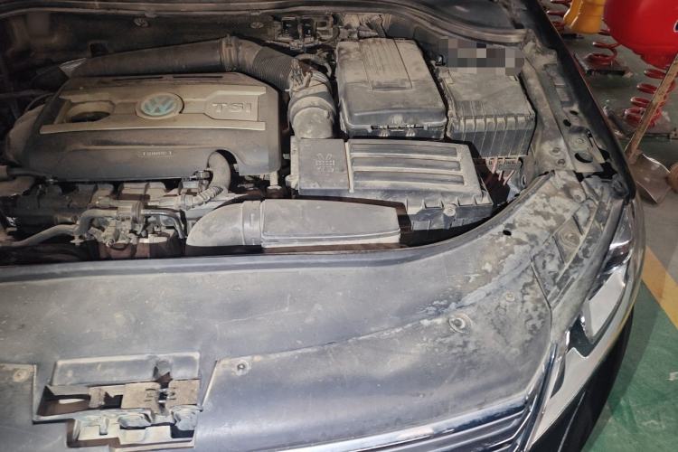 Used Volkswagen Magotan 2013 1.8TSI Luxury Model Engine Bay Left