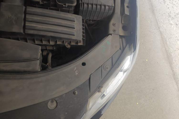 Used Volkswagen Magotan 2013 1.8TSI Premier Model Engine Bay Left