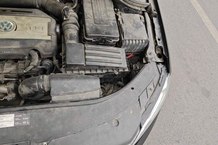 Used Volkswagen Magotan 2013 1.8TSI Luxury Model Engine Bay Left