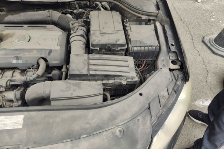 Used Volkswagen Magotan 2013 2.0 TSI Luxury Model Engine Bay Left