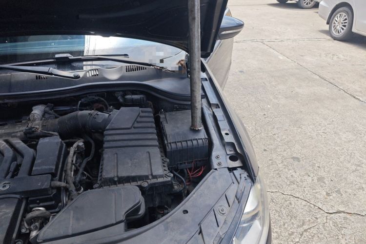 Used Volkswagen Magotan 2013 3.0 FSI Flagship Model Engine Bay Left