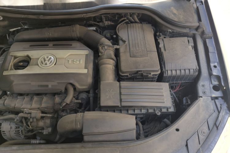 Used Volkswagen Magotan 2013 1.8TSI Luxury Model Engine Bay Left