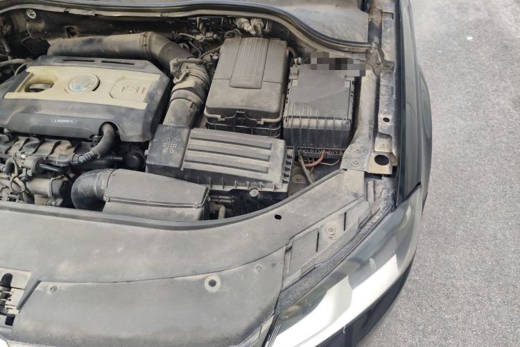 Used Volkswagen Magotan 2013 1.8TSI Premier Model Engine Bay Left