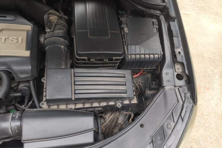 Used Volkswagen Magotan 2013 1.8TSI Premier Model Engine Bay Left