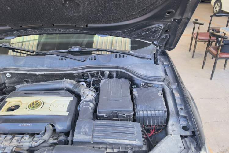Used Volkswagen Magotan 2013 1.8TSI Luxury Model Engine Bay Left