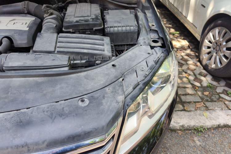 Used Volkswagen Magotan 2013 1.8TSI Premier Model Engine Bay Left