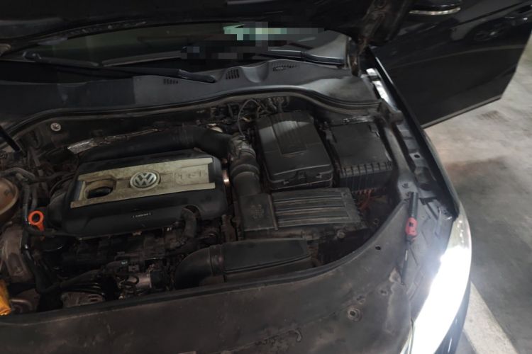 Used Volkswagen Magotan 2013 1.8TSI Prestige Model Engine Bay Left