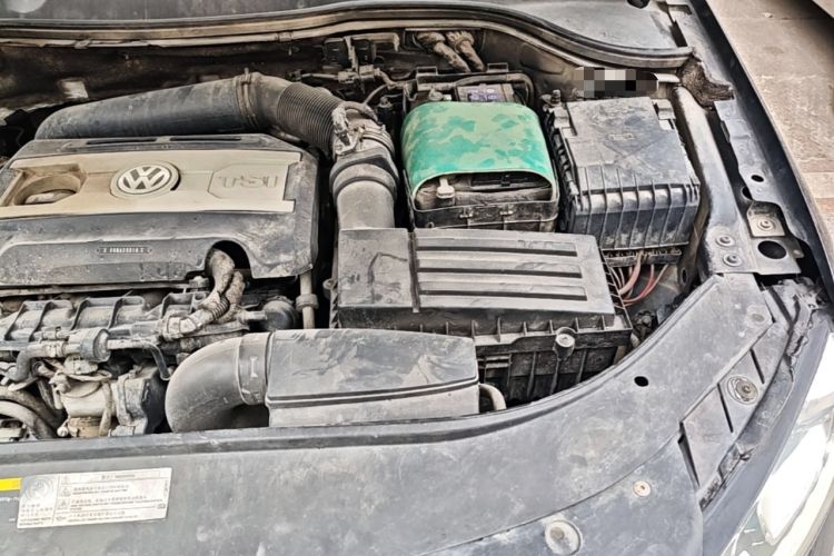 Used Volkswagen Magotan 2013 2.0 TSI Prestige Model Engine Bay Left