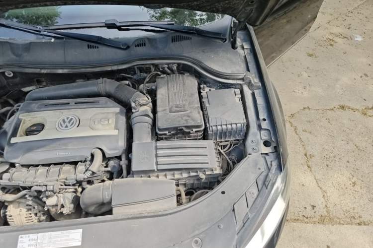 Used Volkswagen Magotan 2013 1.8TSI Premier Model Engine Bay Left