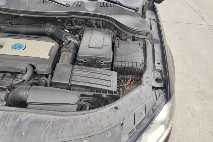 Used Volkswagen Magotan 2013 1.8TSI Luxury Model Engine Bay Left