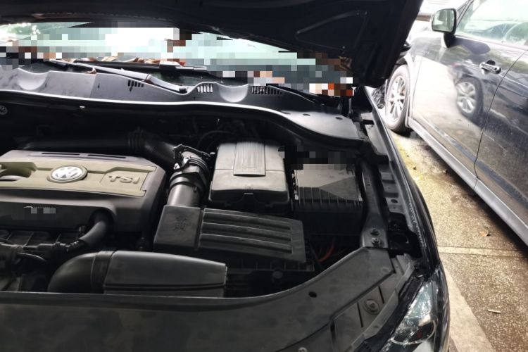 Used Volkswagen Magotan 2013 1.8TSI Luxury Model Engine Bay Left