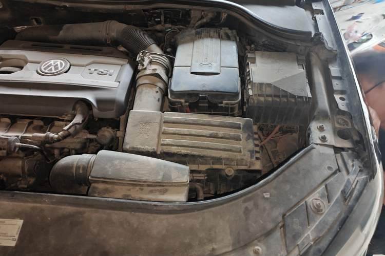 Used Volkswagen Magotan 2013 1.8TSI Premier Model Engine Bay Left