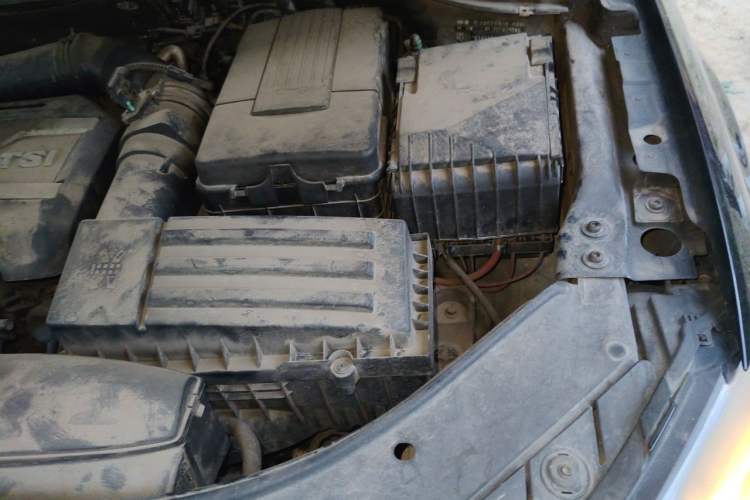Used Volkswagen Magotan 2013 1.8TSI Premier Model Engine Bay Left