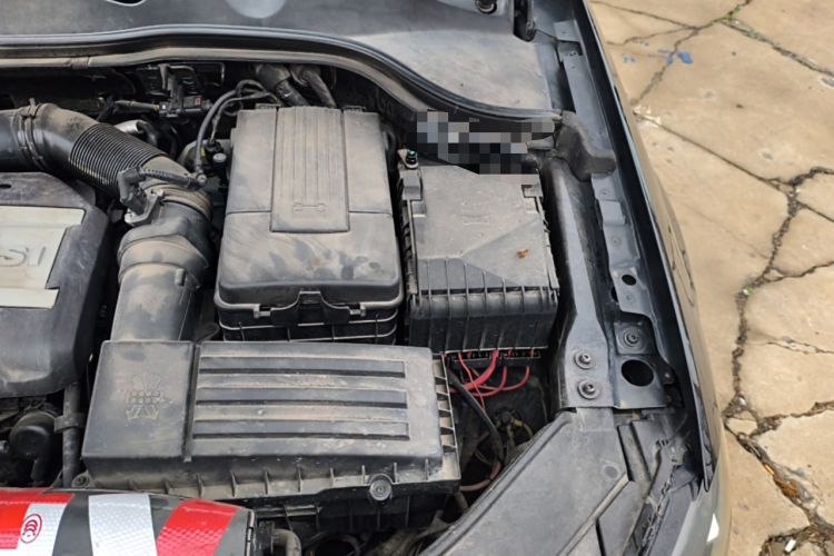 Used Volkswagen Magotan 2013 1.8TSI Comfort Model Engine Bay Left