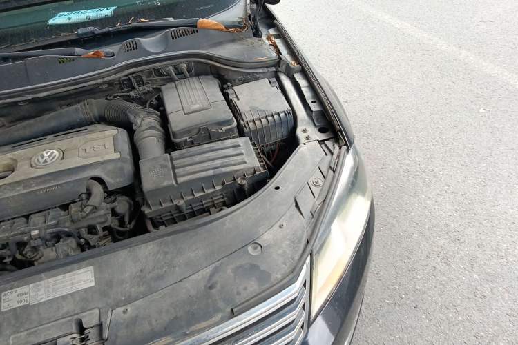 Used Volkswagen Magotan 2013 1.8TSI Luxury Model Engine Bay Left