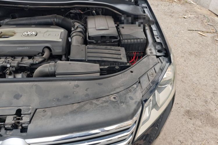 Used Volkswagen Magotan 2013 1.8TSI Prestige Model Engine Bay Left