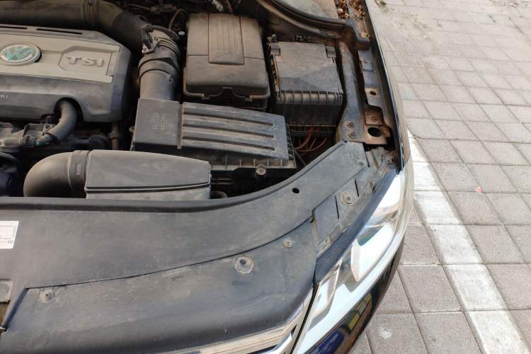 Used Volkswagen Magotan 2013 1.8TSI Premier Model Engine Bay Left