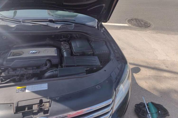 Used Volkswagen Magotan 2013 1.8TSI Premier Model Engine Bay Left