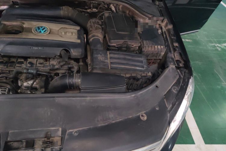 Used Volkswagen Magotan 2013 1.8TSI Luxury Model Engine Bay Left