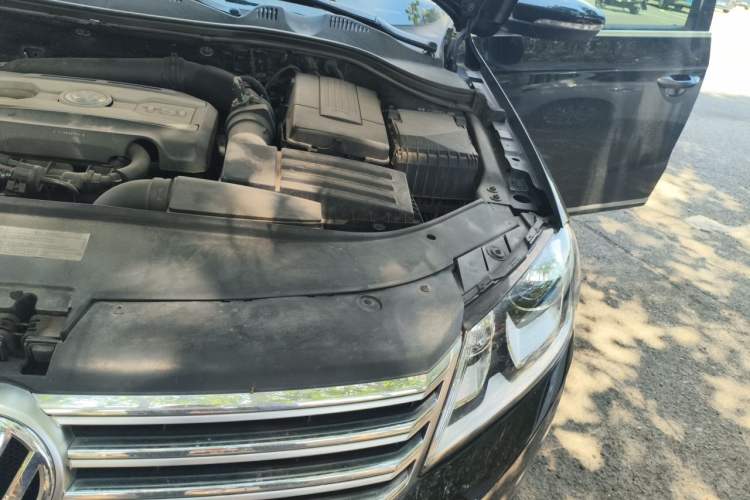 Used Volkswagen Magotan 2013 1.8TSI Luxury Model Engine Bay Left