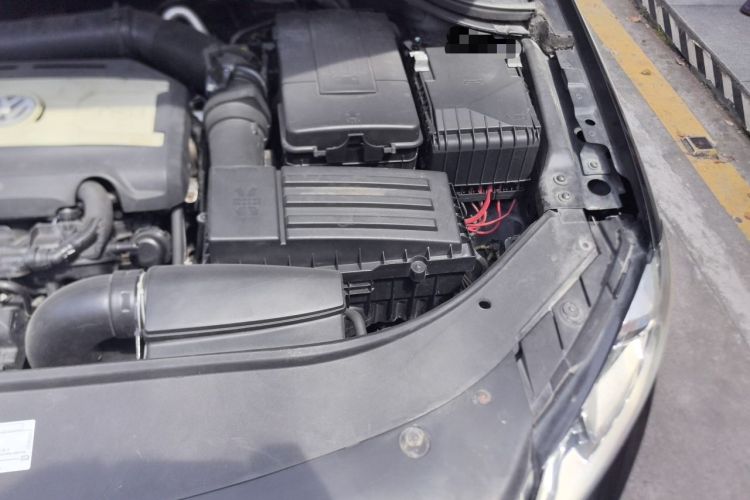 Used Volkswagen Magotan 2013 1.8TSI Prestige Model Engine Bay Left