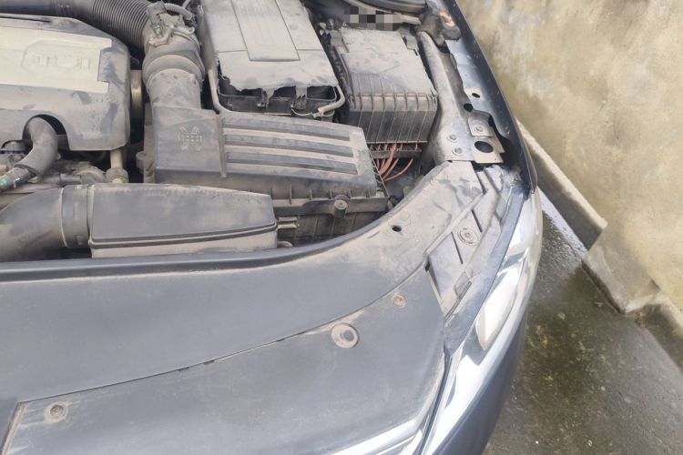 Used Volkswagen Magotan 2013 1.8TSI Luxury Model Engine Bay Left