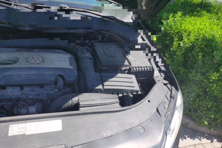 Used Volkswagen Magotan 2013 1.8TSI Prestige Model Engine Bay Left