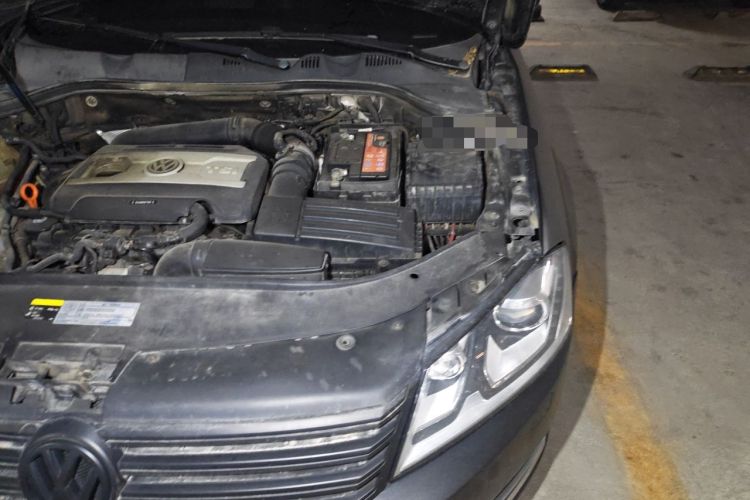 Used Volkswagen Magotan 2013 1.8TSI Luxury Model Engine Bay Left