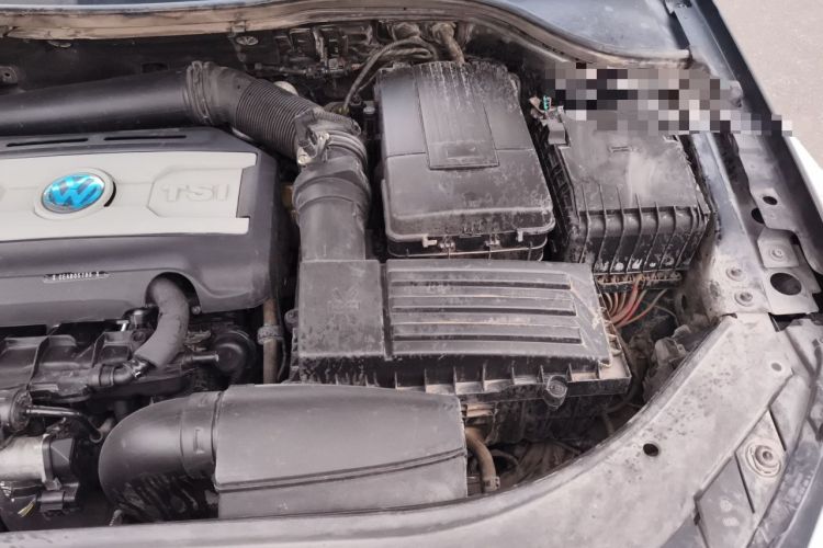 Used Volkswagen Magotan 2013 1.8TSI Luxury Model Engine Bay Left