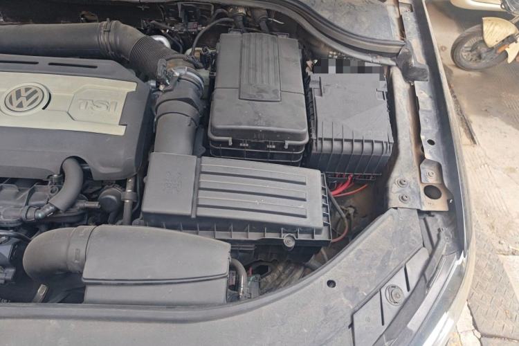 Used Volkswagen Magotan 2013 1.8TSI Premier Model Engine Bay Left