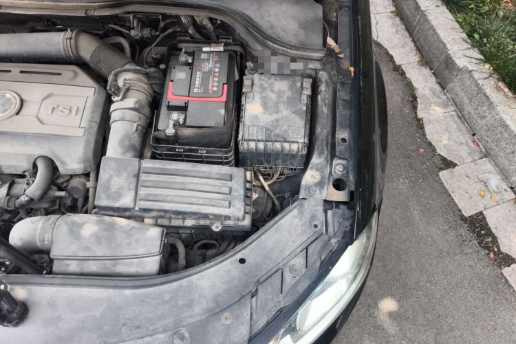 Used Volkswagen Magotan 2013 1.8TSI Luxury Model Engine Bay Left
