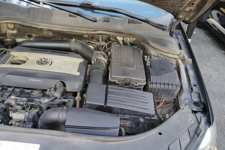 Used Volkswagen Magotan 2013 2.0 TSI Luxury Model Engine Bay Left
