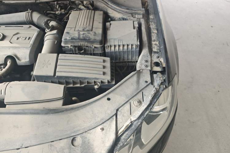 Used Volkswagen Magotan 2013 1.8TSI Premier Model Engine Bay Left