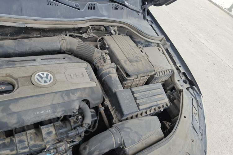 Used Volkswagen Magotan 2013 1.8TSI Luxury Model Engine Bay Left