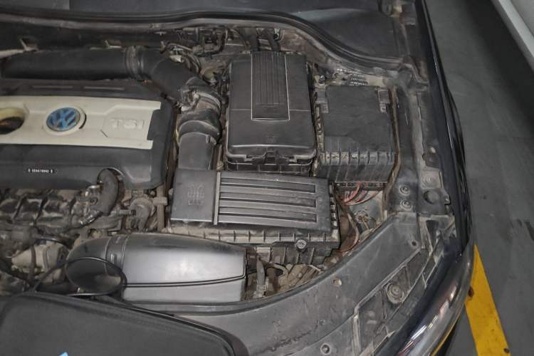 Used Volkswagen Magotan 2013 1.8TSI Premier Model Engine Bay Left