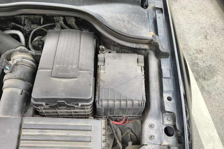 Used Volkswagen Magotan 2013 1.8TSI Comfort Model Engine Bay Left