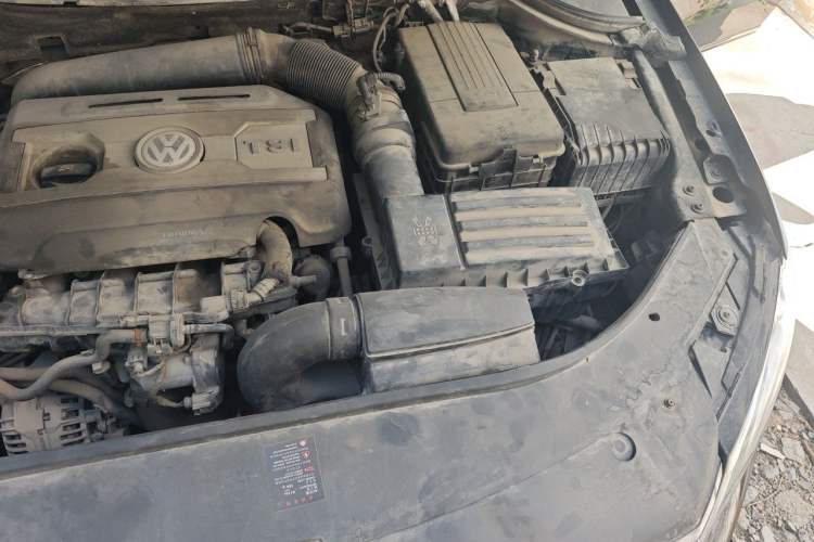 Used Volkswagen Magotan 2013 1.8TSI Prestige Model Engine Bay Left